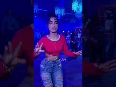 bailando cumbia la flaka wepa