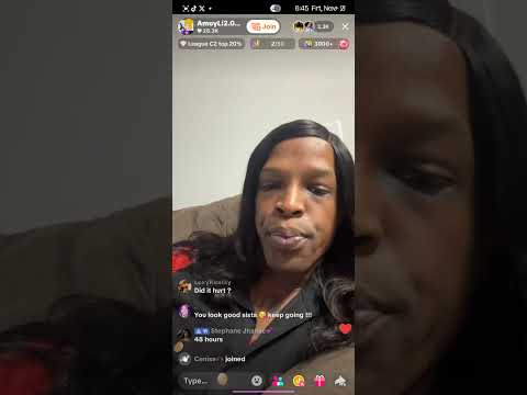 Amoy on live dressed like a arts teacher. 🤣