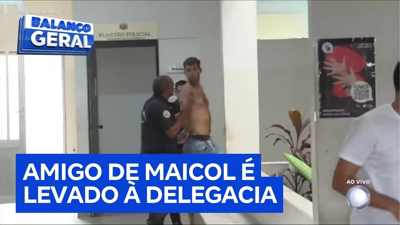 Amigo de Maicol dos Santos é levado algemado à delegacia por briga com conhecido