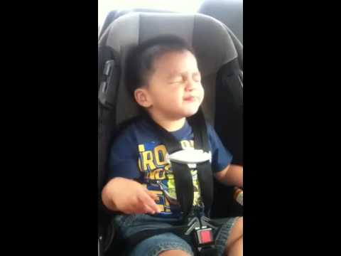 RYAN DISFRUTANDO DEL CORRIDO DEL PATO NADA CON EL HALCON DE