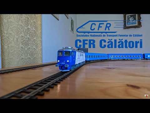 A 1643 Bucuresti Nord - Sighetu Marmatiei VS IC 532 Oradea- Bucuresti Nord reproductie la scara H0