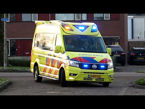 A1, Otaris CR Ambulance 02-117 Dokkum komt ter plaatse bij reanimatiemelding De Zwaan Dokkum