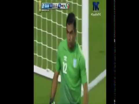 Impresionante atajada de Paulo Motta ante México