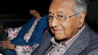 Download lagu Trying to embarrass Anwar...but Mahathir also experiences a worrying moment mp3