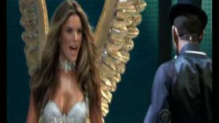 Usher - What&#39;s Your Name, at Victoria&#39;s Secret Show 2008