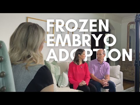 遺傳無關的父母收養並出生的雙胞胎胚胎 (Twin embryos adopted and born from genetically unrelated parents)