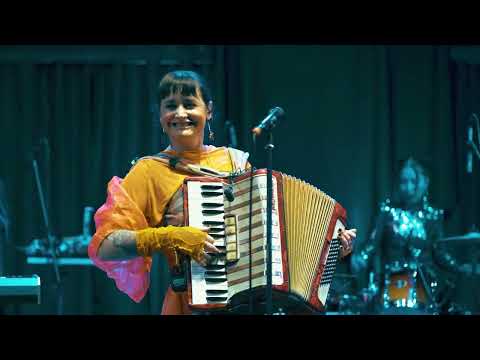 Pascuala Ilabaca y Fauna (En Vivo - Parte 2)