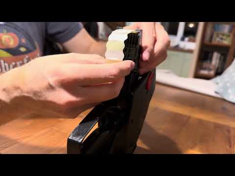 Loading a tape roll into an Avery Dennison CAS 1/8 Labelling Gun