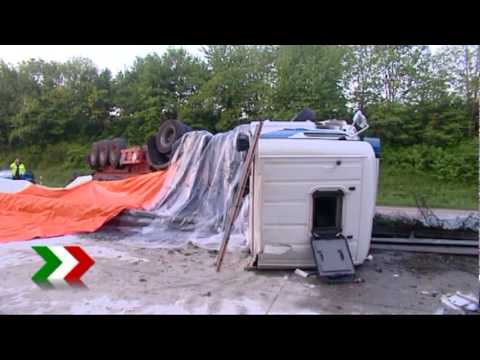 Alkoholisiert: Gefahrgutunfall auf der A61