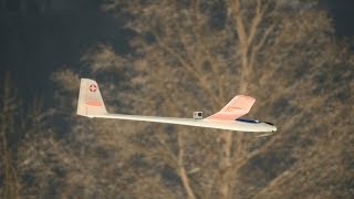 preview picture of video 'Long landing in snow with RC glider, Swiss Alps'