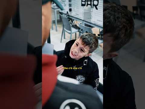 😂 Gli dico di fare una cosa… ma lui combina un DISASTRO! #divertente #ironia #alveyac