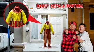 Download lagu Headless Clown Figure Appears in Front of My House at 12 AM mp3