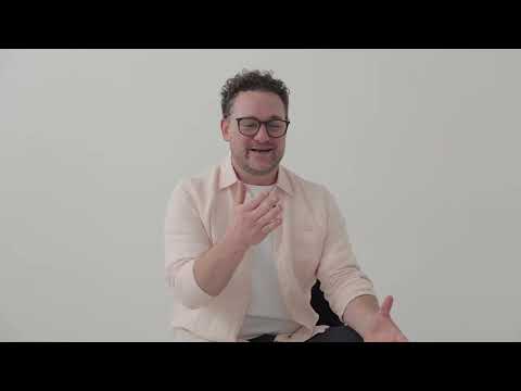 Chat to Oliver Thomson the Celebrant