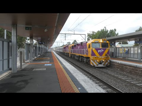 V/Line N471+N475 passing Diggers Rest P1