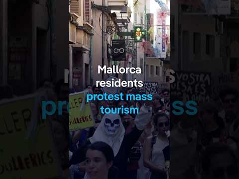 Mallorca residents protest mass tourism | DW News