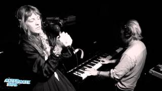 Niki &amp; The Dove - &quot;The Beach&quot; (Live at WFUV)