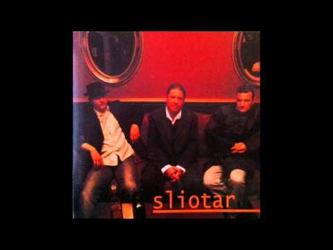 Sliotar - The Swinging Gate