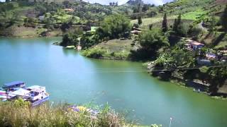 preview picture of video 'Jen Describes Peñol-Guatapé Reservoir'