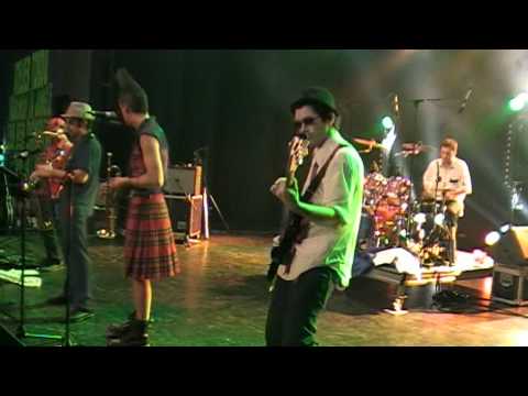 BEER BEER ORCHESTRA FREE SONS D HIVER FESTIVAL2011.wmv