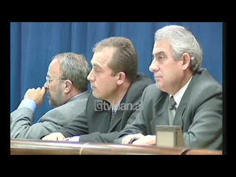 A e zgjidhi krizen ne PS doreheqja e ministrave te kabinetit Meta - (3 Dhjetor 2001)