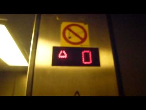 Still original! Thyssen Traction elevator @ Löjtnantsgatan 14