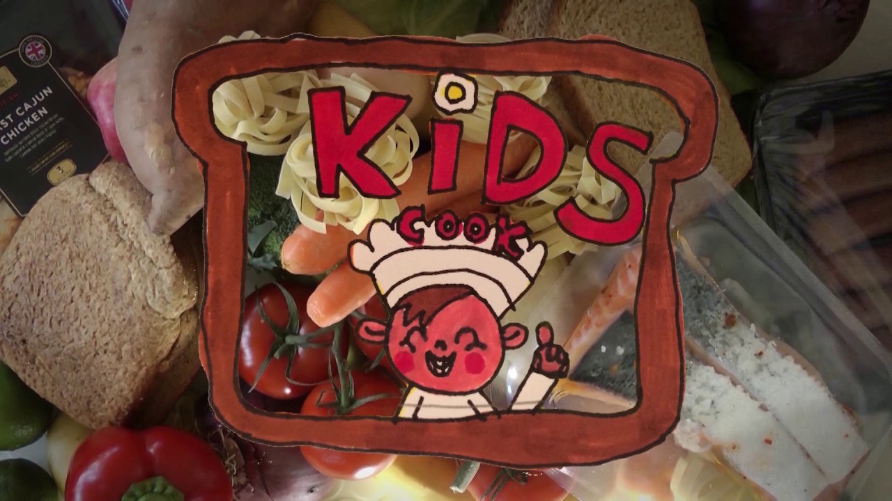 KIDS COOK - MACARONI CHEESE WITH GARLIC BREAD