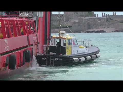 Pilot disembarks Onyx