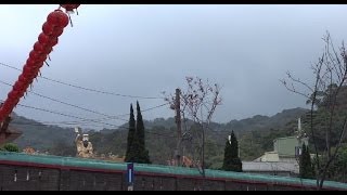 preview picture of video '遠望孫臏廟,新北市鶯歌宏德宮安太歲販賣部, Sun Bin Temple (Hong De Temple) from afar'