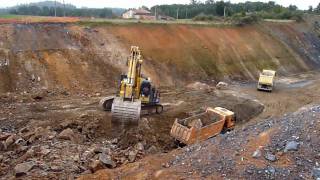 preview picture of video 'TAV Santiago Ourense subtramo Dornelas Carboeiro, komatsu PC 1250 SP'