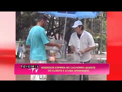 Te Peguei na TV: Vendedor espirra no cachorro quente do cliente
