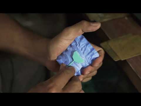 Filling the silicone mold with wax