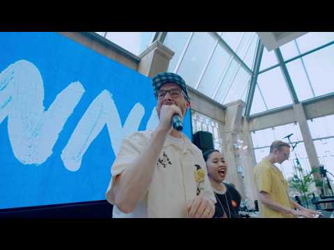 Nyanyi Bareng Jakarta x HONNE performing "Location Unknown"