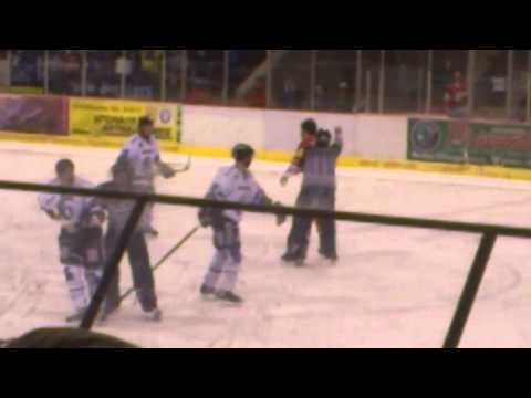 Travis Martell ( Mr. Eisenfaust ) siegt nach Ko.mp