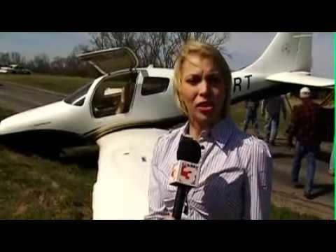 Plane Crashes in Carbondale, Pilot Unharmed. www.AirCrashObserver.com