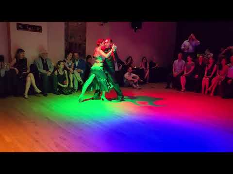 Argentine tango: Yesica Esquivel & Ariel Leguizamon - Milonguero Viejo