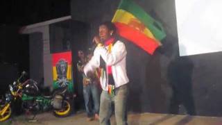 preview picture of video 'Okwabrane Live at The Mamprobi Plaza 16/07/2011'
