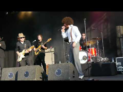 Rilan & The Bombardiers - Lucille@Beeckestijnpop 2011