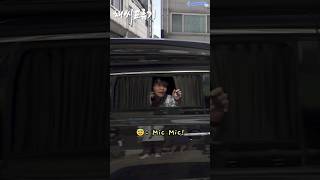 Download lagu jeonghan calls dokyeom after filming but he forgot to return the mic 😂🤣 #seventeen #jeonghan mp3