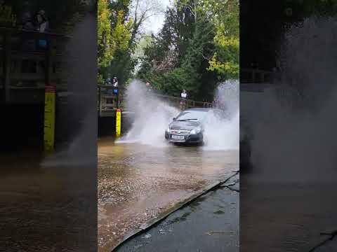 ZAFIRA shows NO FEAR Rufford Ford !