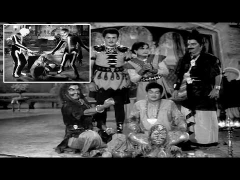 ఇలాంటి ఇంద్రజాలం సినిమా మీరు ఎప్పుడు చూసి ఉండరు || Pidugu Ramudu || NTR ,Rajasree