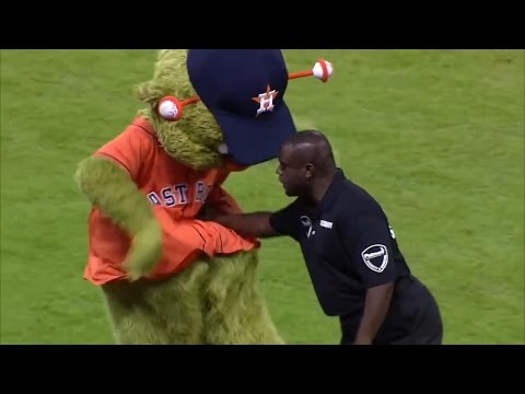 download lagu mp3 mp4 Security Guard Vs Mascot, download lagu Security Guard Vs Mascot gratis, unduh video klip Security Guard Vs Mascot