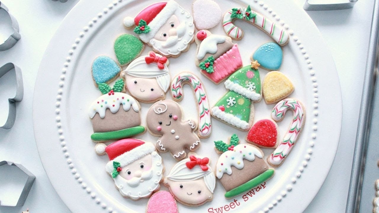 How to Decorate Simple Mini Christmas Cookies with Royal Icing