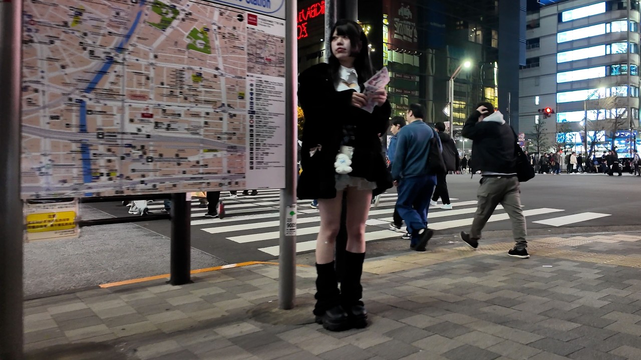 Girls are lined up on the street - Akihabara [Night walk-4K] (March 21, 2026)