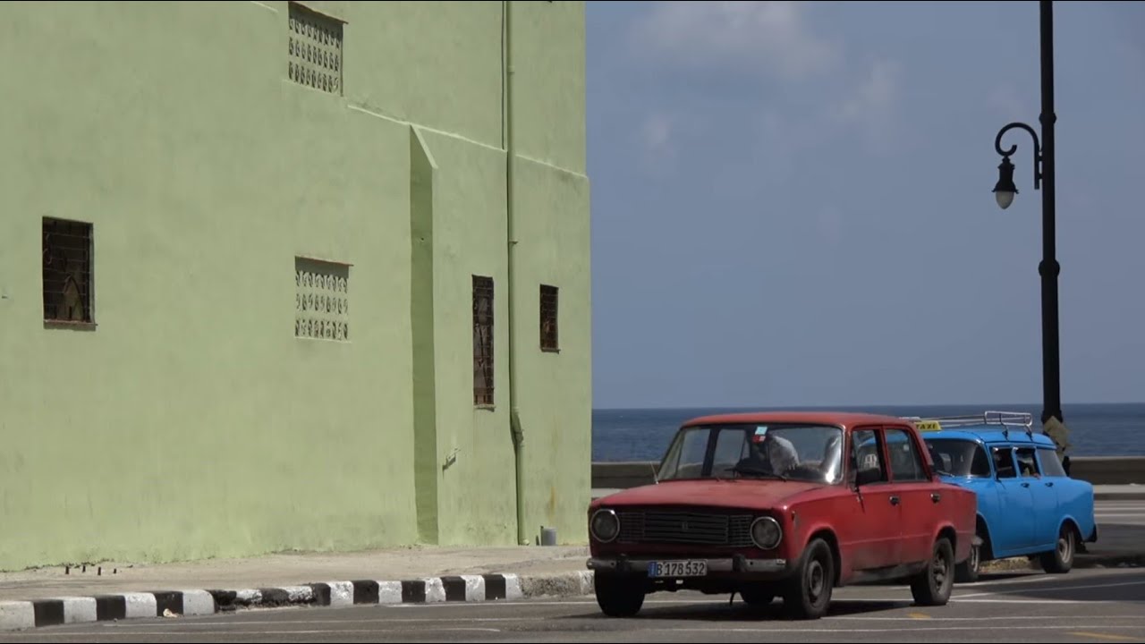 Sony Handycam FDR-AX43A