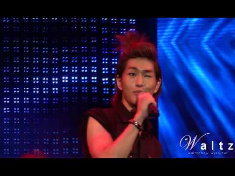 [FANCAM] 100801 SHINee Onew cute wink @  Busan Sea Festival