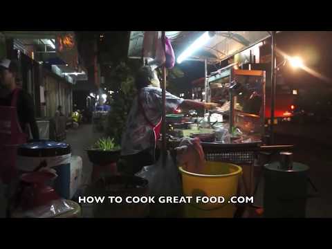Bangkok Street Food - Green Papaya Thai Salad - Som Tum ส้มตำ