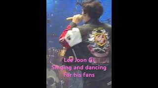 Download lagu #leejoongi Singing and dancing for his fans mp3