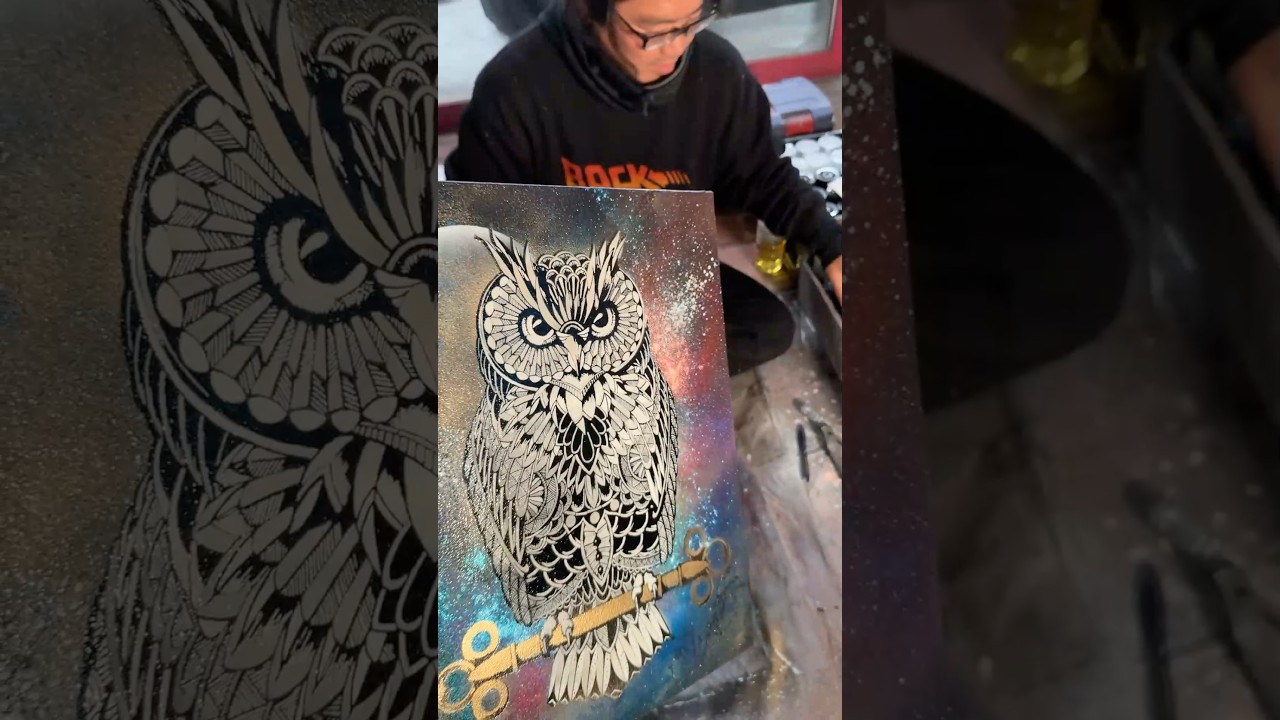 I asked him to spray paint this black canvas.#スプレーアートエデン#スプレーアート