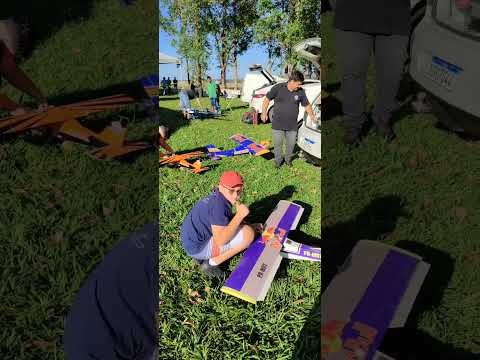 preparando a máquina para voar juntamente com o CMDT Nicolas no aerofest sorriso metálico Urutai-go