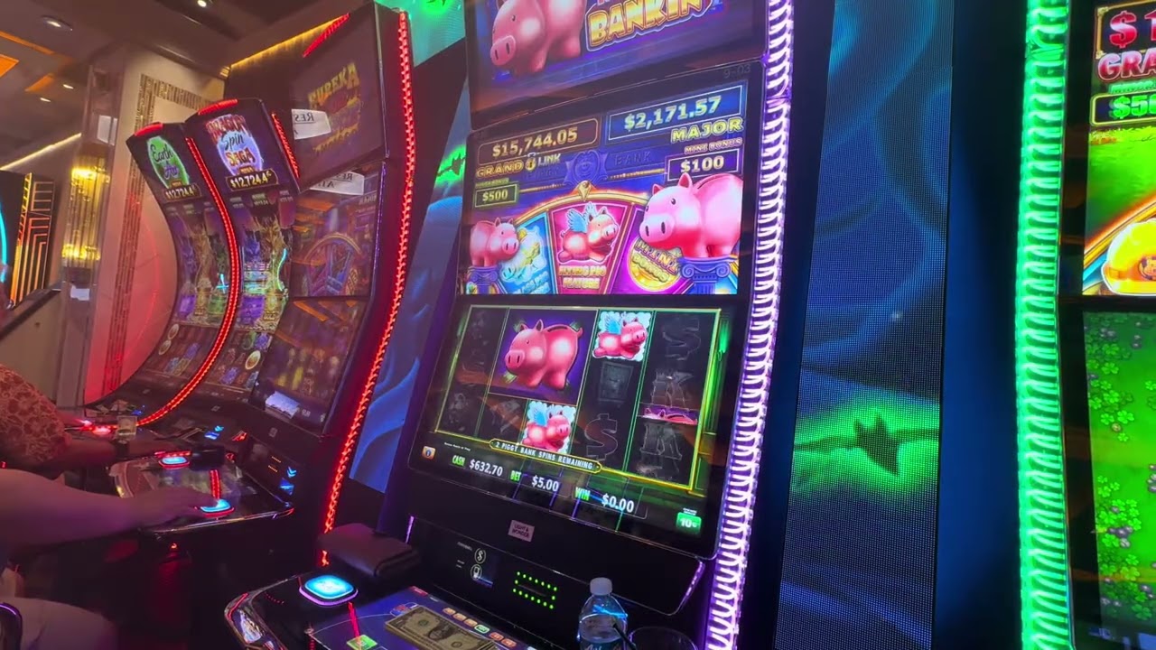 FLYING PIGGIE FEATURE!!! #slots #casino #slotmachine #slotwin #jackpot #bonusfeature #casinogames
